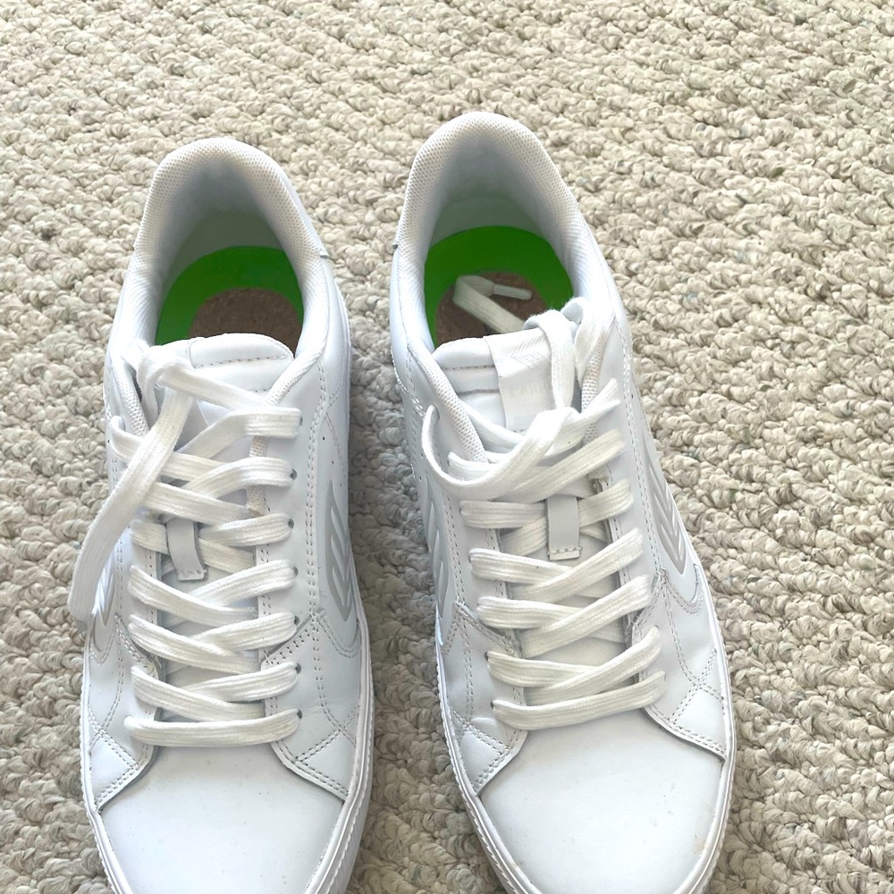 Men’s Cariuma Salvas white leather sneakers